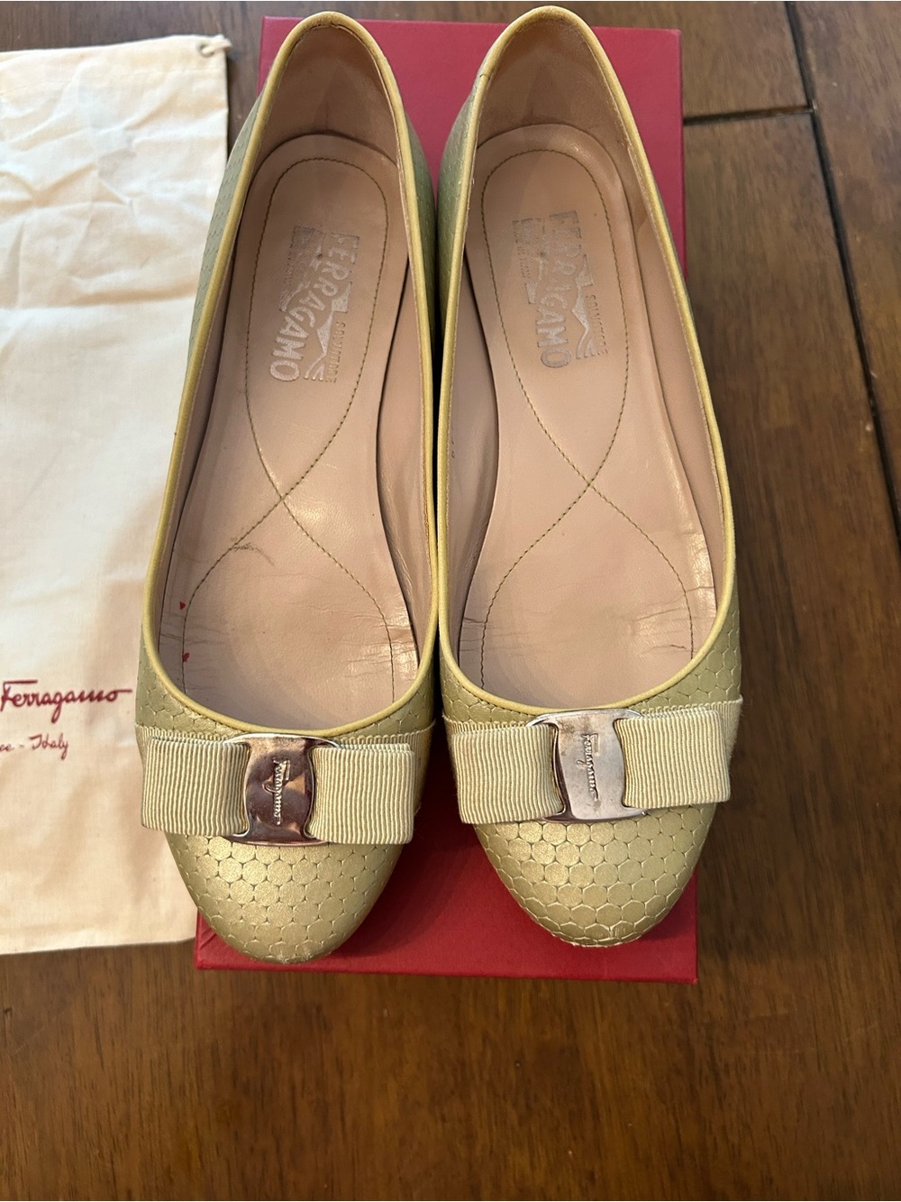 Salvatore Ferragamo Womens Vara Bow Ballet Flats in Light green